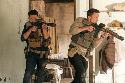 5 новых боевиков, которые уже можно смотреть дома. Июньская подборка